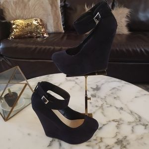 Breckelles velvet/suede platform wedge heels with ankle strap size 7.5